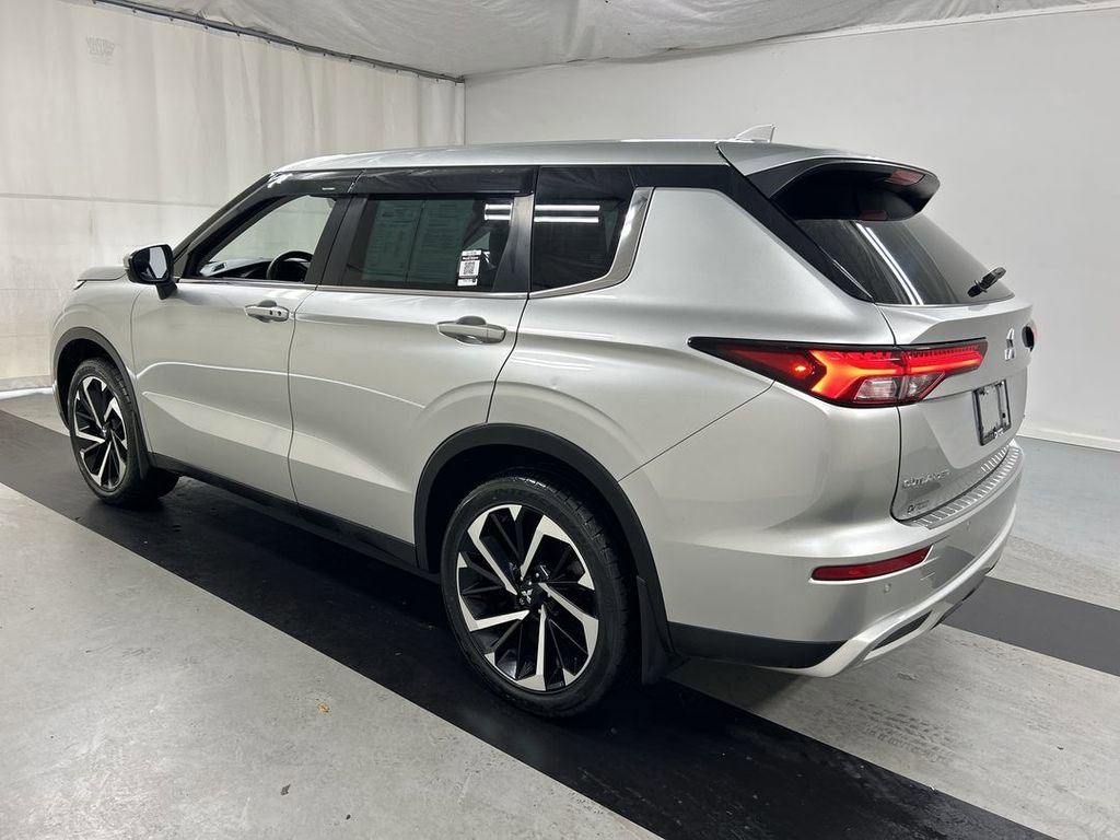 Used 2023 Mitsubishi Outlander SE AWD/4WD image 7