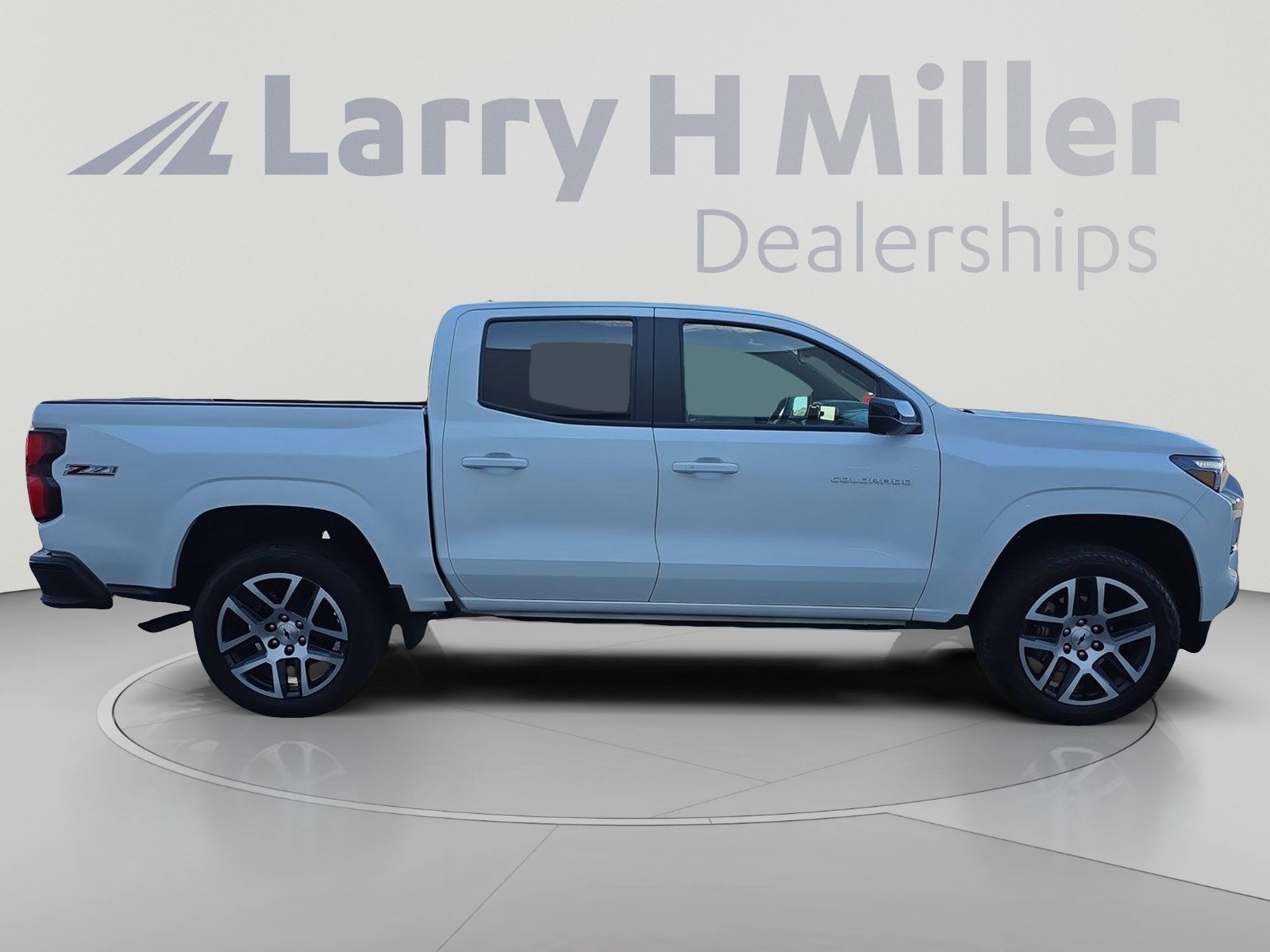 Certified 2024 Chevrolet Colorado Z71 w/ Z71 Convenience Package 2 AWD/4WD image 14