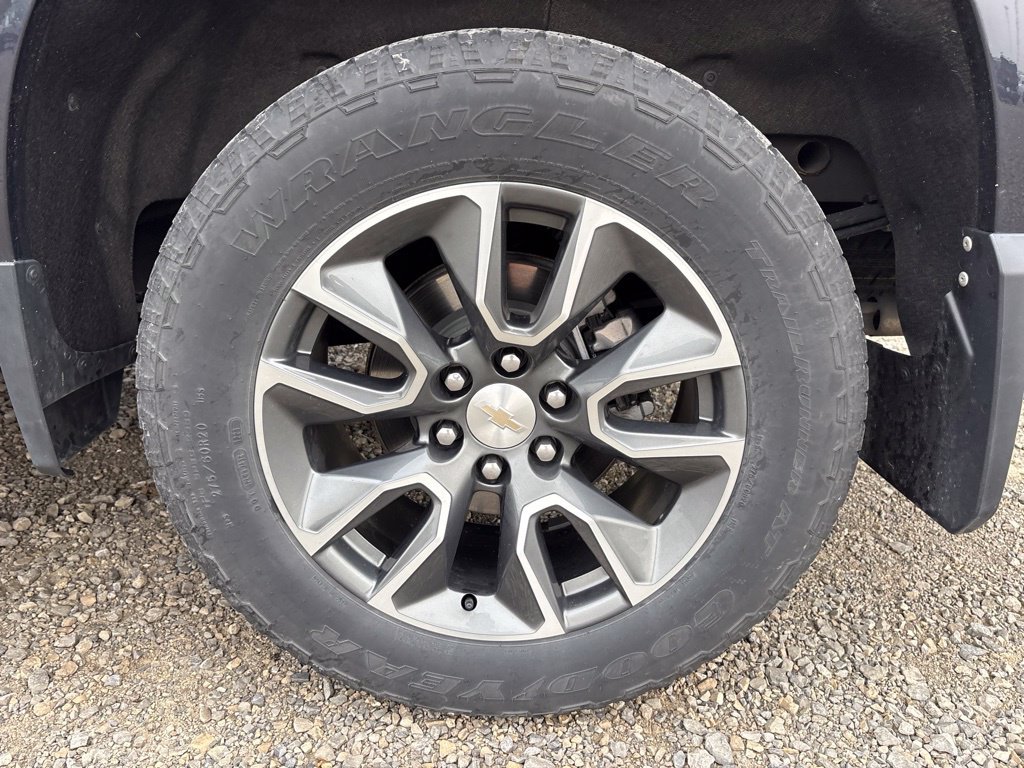 Used 2023 Chevrolet Silverado 1500 LT AWD/4WD image 7
