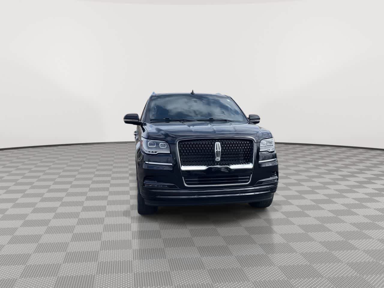Used 2024 Lincoln Navigator L Reserve image 3