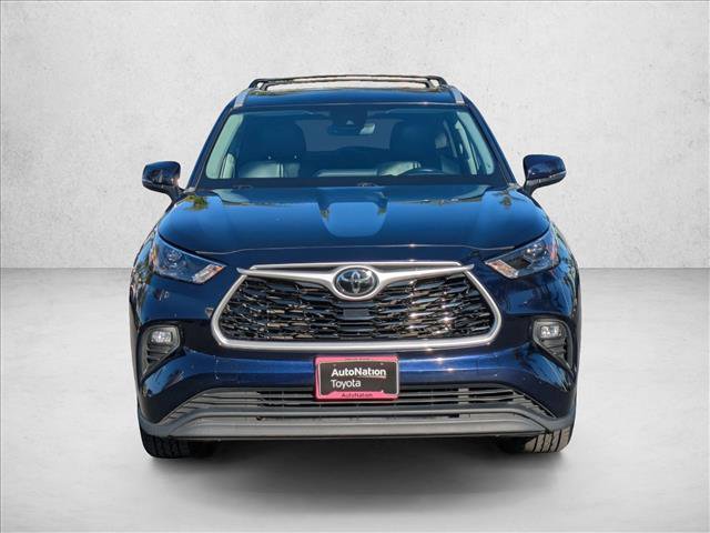 Used 2022 Toyota Highlander XLE image 2