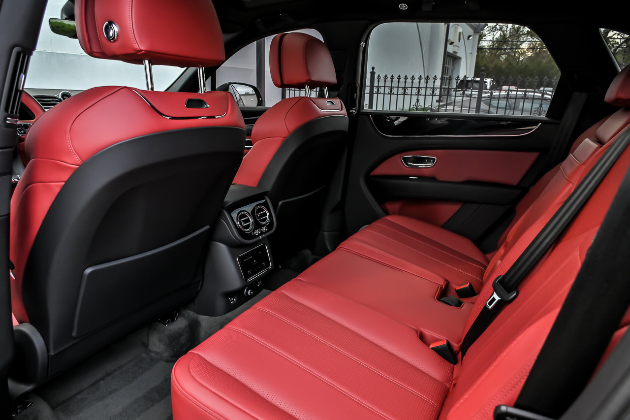 Used 2022 Bentley Bentayga AWD/4WD image 33