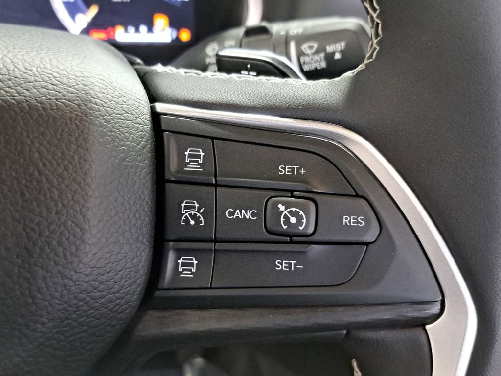 Used 2025 Jeep Grand Cherokee Laredo w/ Luxury Tech Group I image 20