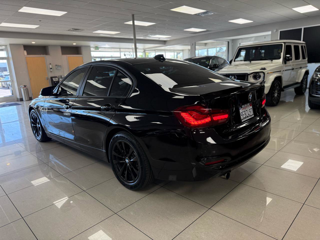Used 2017 BMW 320i Sedan image 2