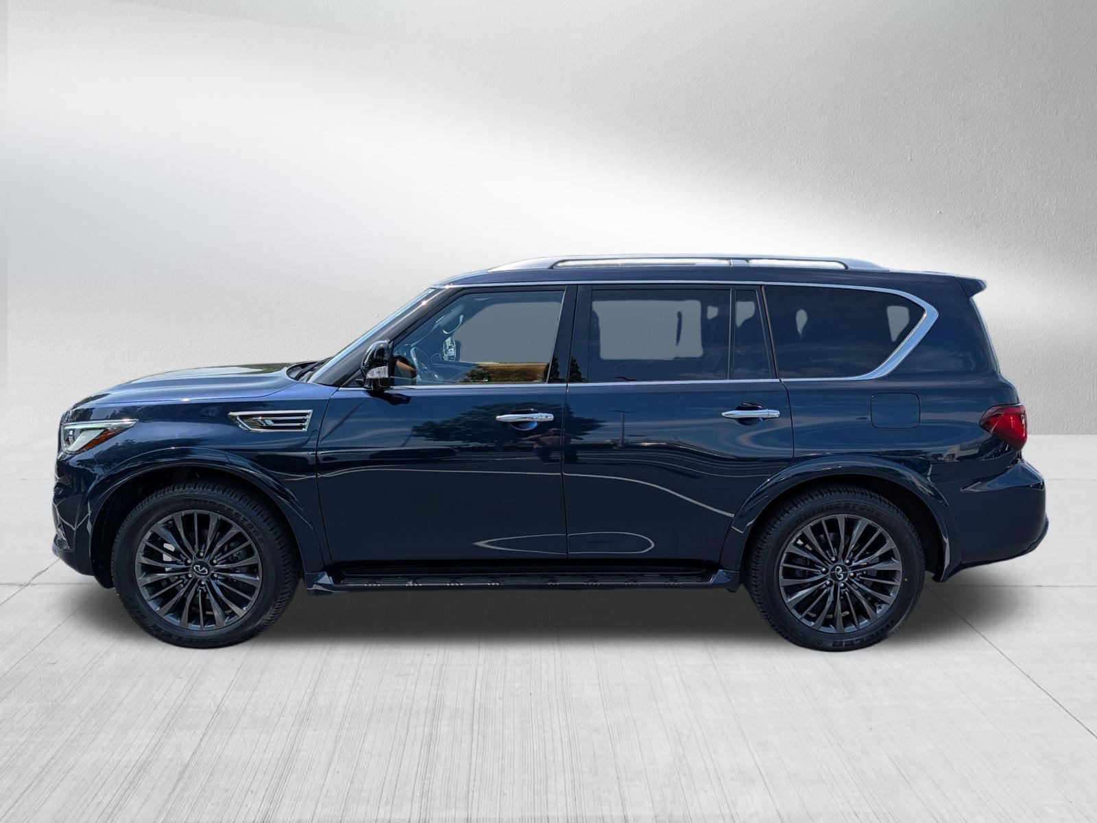 Certified 2024 INFINITI QX80 Sensory AWD/4WD image 4