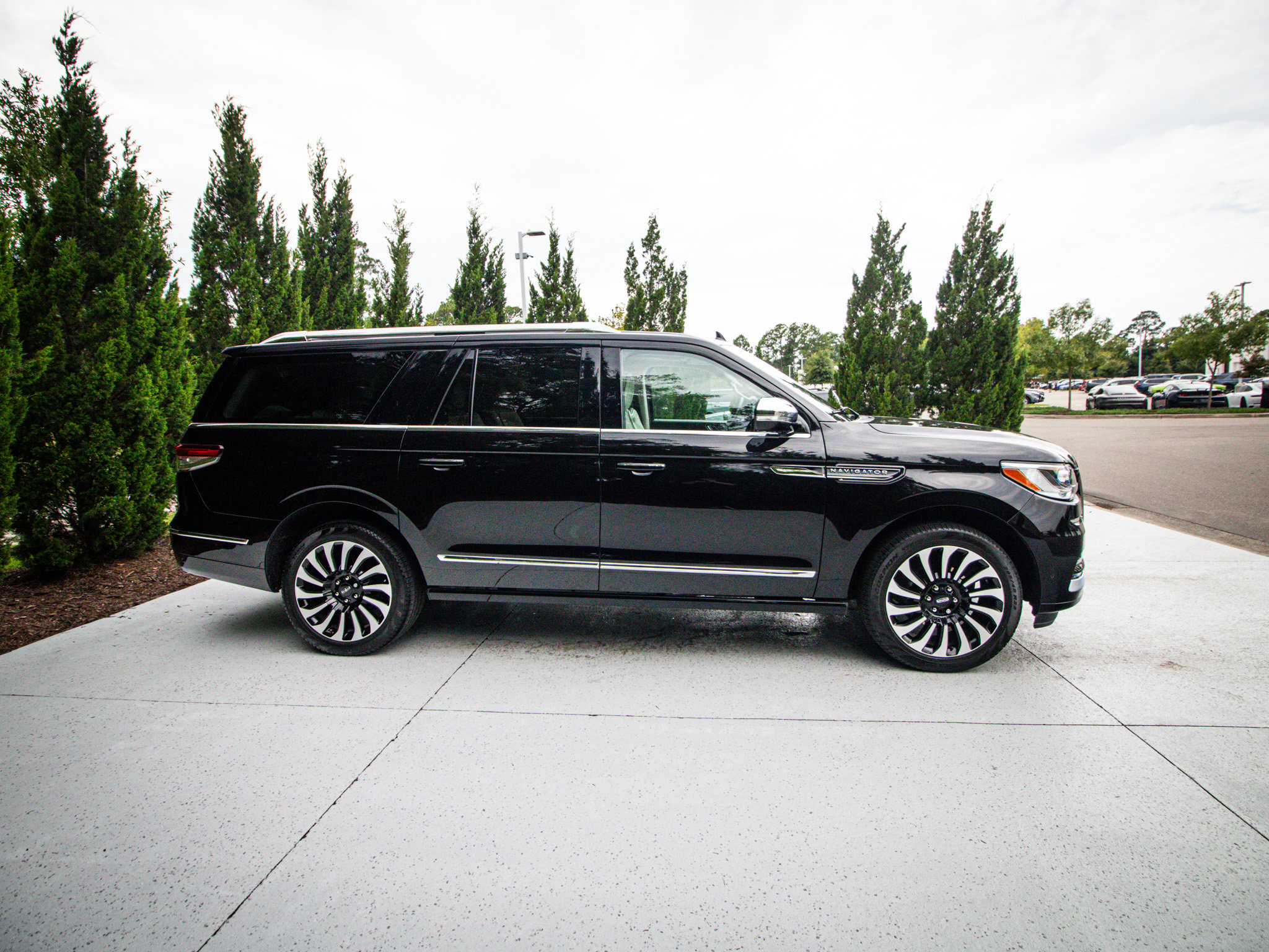 Used 2024 Lincoln Navigator L Black Label AWD/4WD image 11