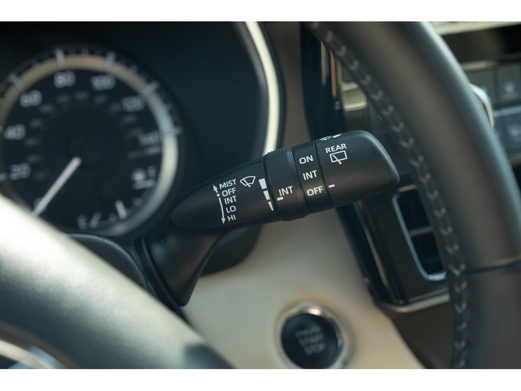 Used 2025 Toyota Highlander XLE FWD image 22