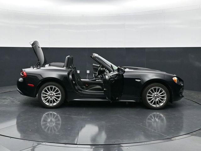 Used 2018 FIAT 124 Spider Classica w/ Technology Group RWD image 35