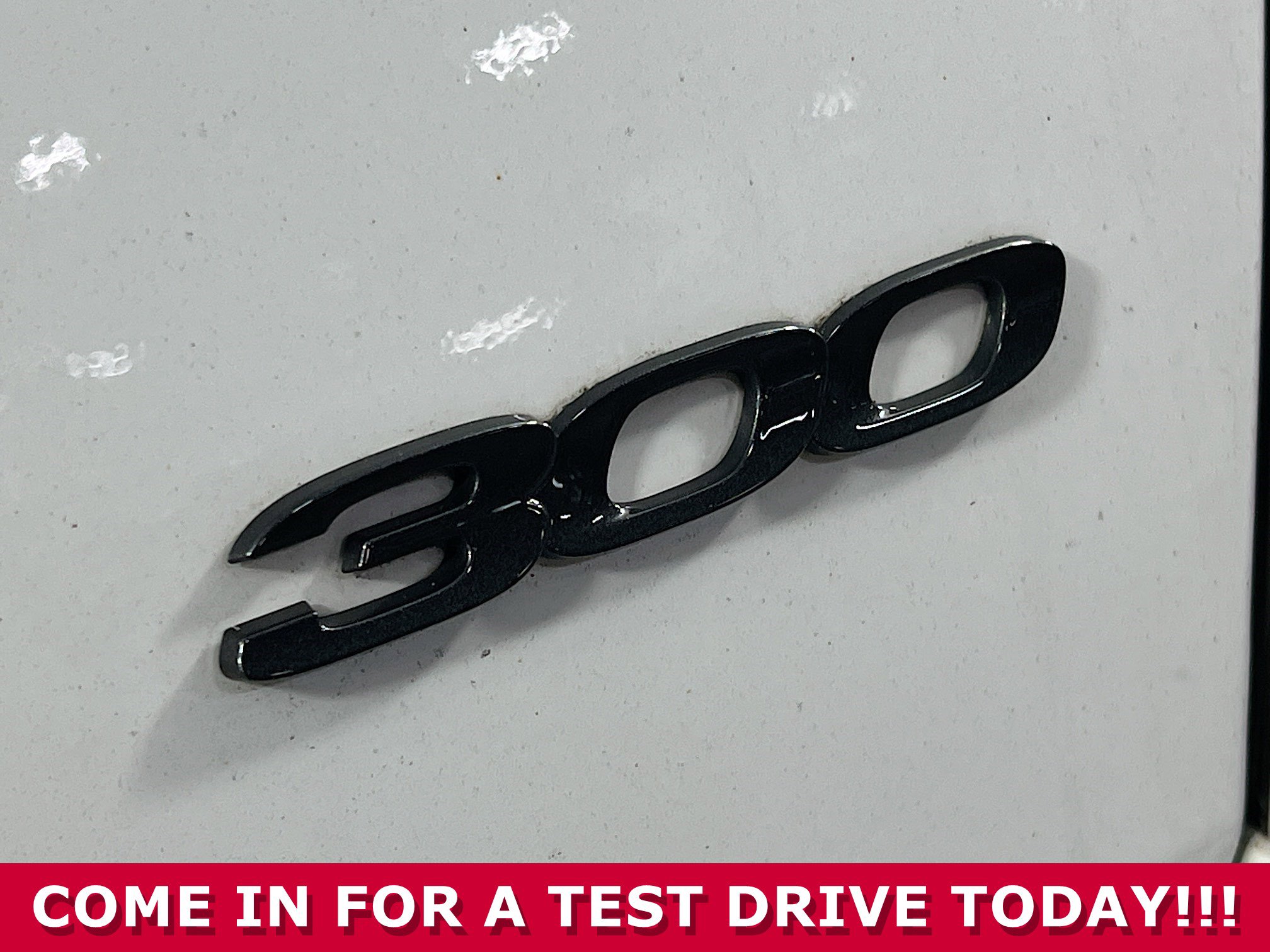 Used 2023 Chrysler 300 Touring w/ Sport Appearance Package image 32