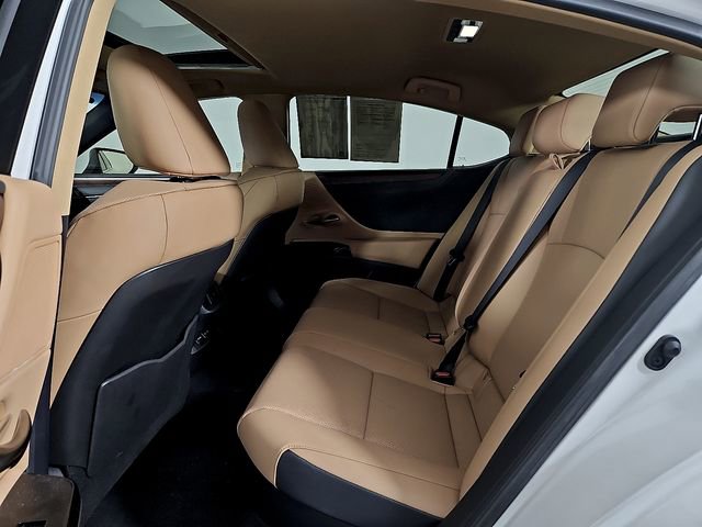 Used 2025 Lexus ES 300h w/ Premium Package image 11
