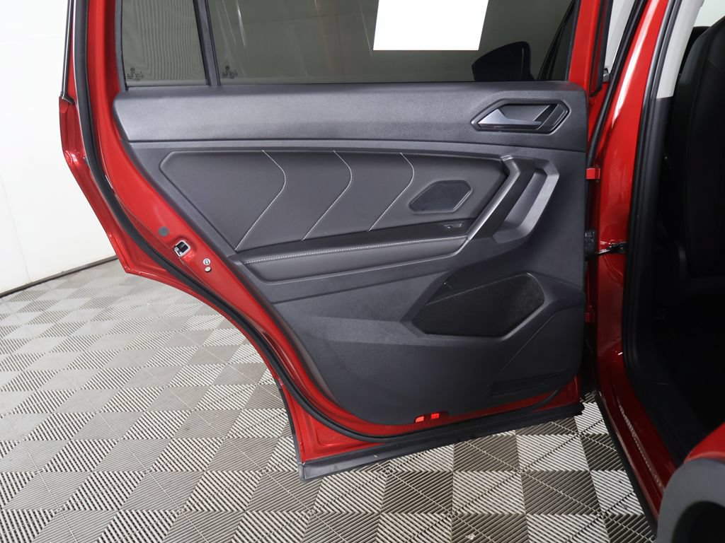 Used 2023 Volkswagen Tiguan SE w/ Panoramic Sunroof Package FWD image 27