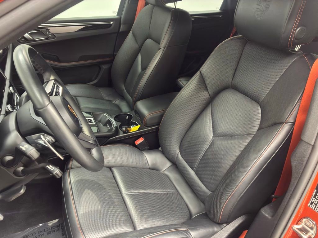 Used 2023 Porsche Macan w/ Premium Package Plus image 17