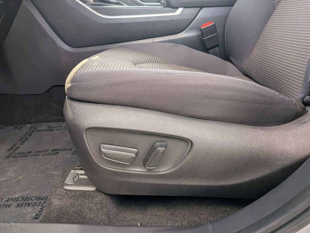 Used 2025 Toyota Highlander LE image 17