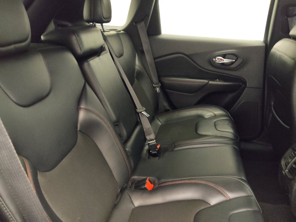 Used 2020 Jeep Cherokee Trailhawk AWD/4WD image 19