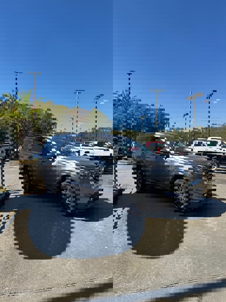 Used 2024 Nissan Pathfinder SV image 4