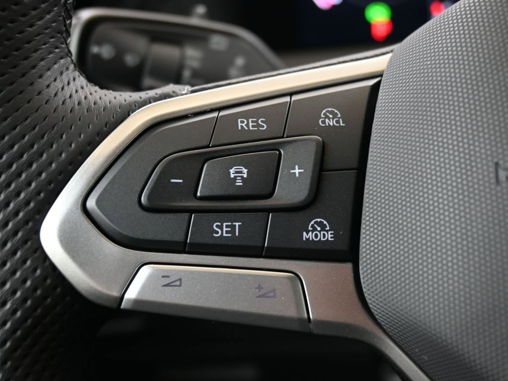 New 2026 Volkswagen Tiguan SE R-Line image 26