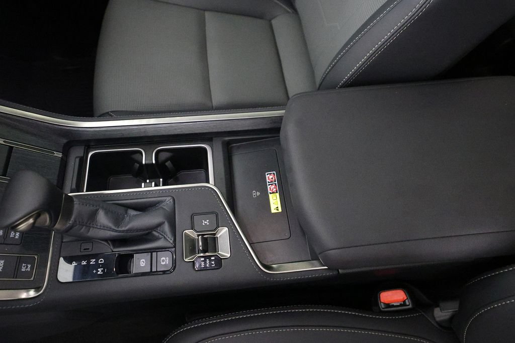 Used 2026 Lexus GX 550 w/ Accessory Package (2T) AWD/4WD image 36