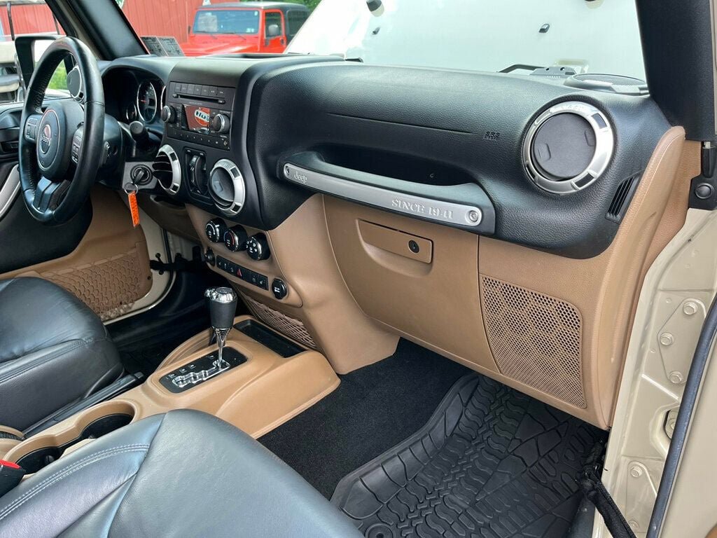 Used 2017 Jeep Wrangler Unlimited Rubicon AWD/4WD image 47