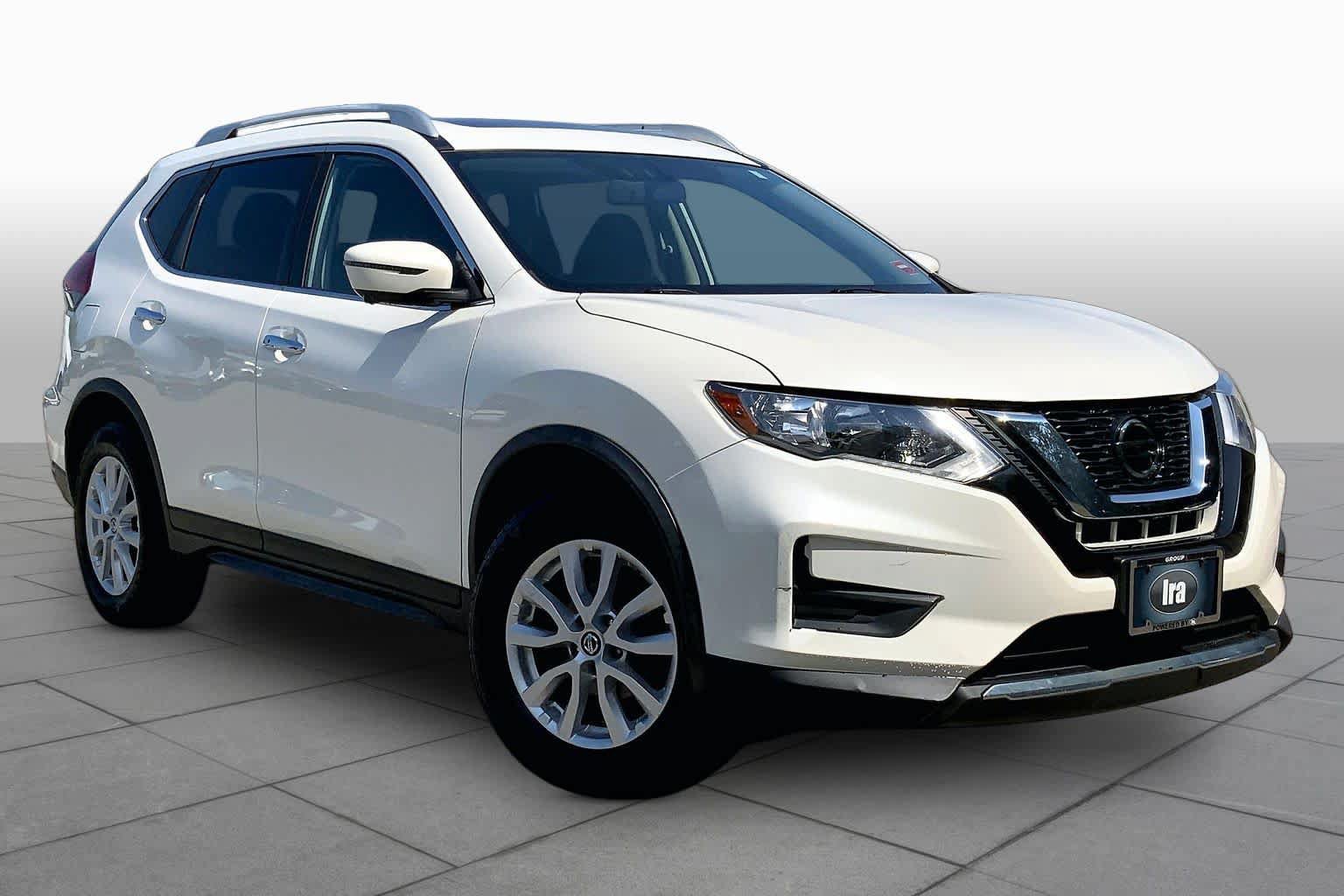 Used 2018 Nissan Rogue SV w/ Sun & Sound Touring Package AWD/4WD image 3