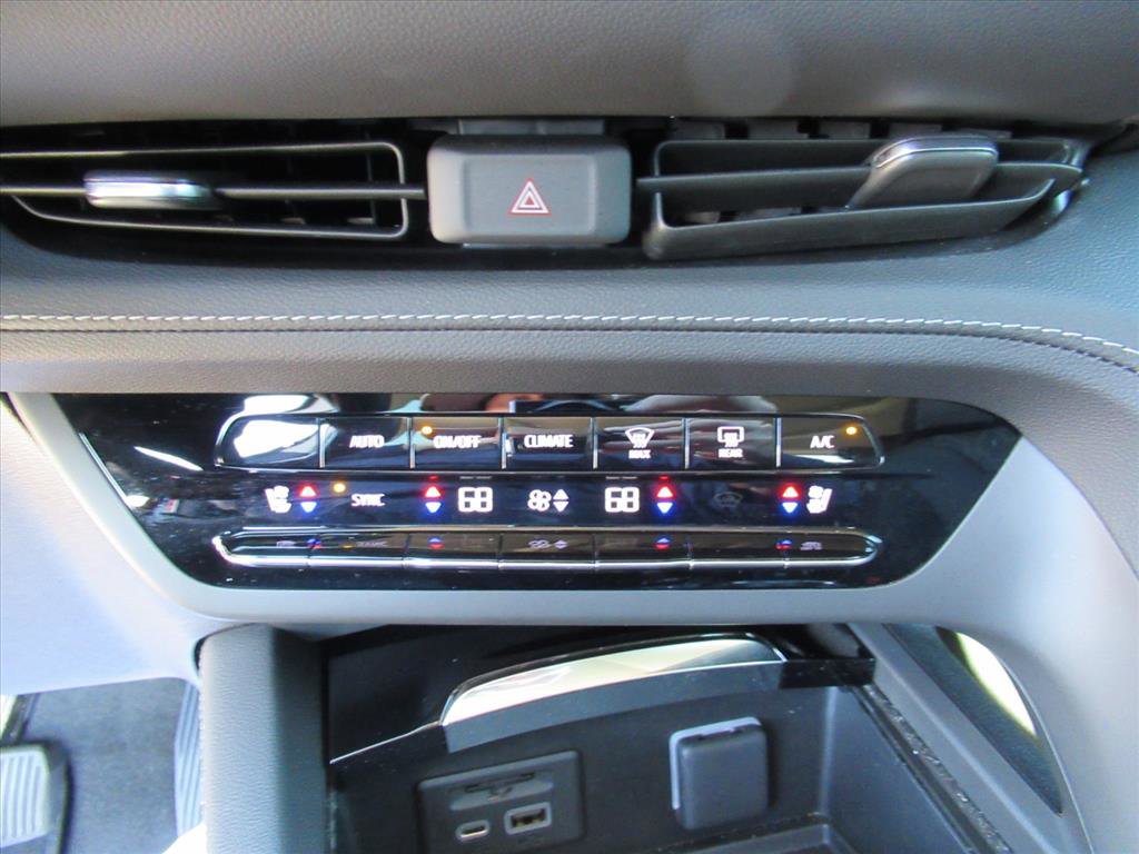 Used 2023 Buick Envision Avenir image 25