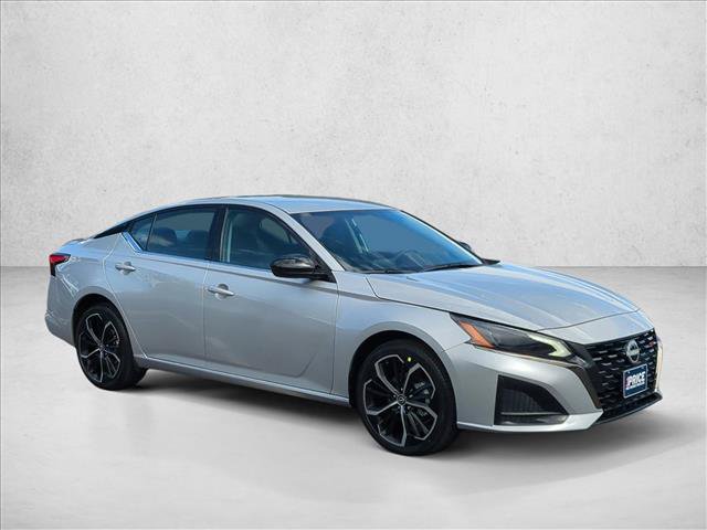 Used 2025 Nissan Altima 2.5 SR AWD/4WD image 3