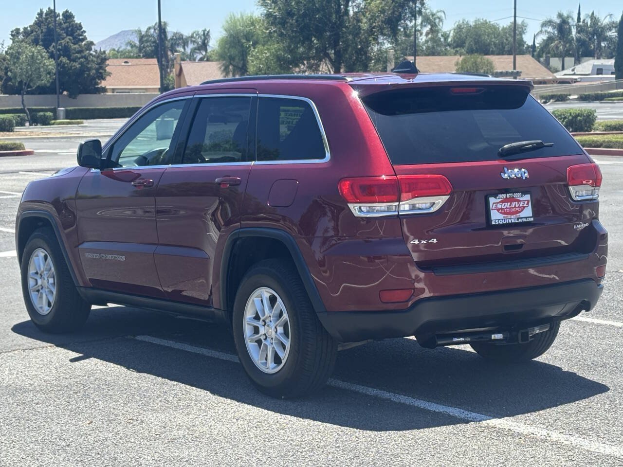 Used 2018 Jeep Grand Cherokee Laredo AWD/4WD image 5