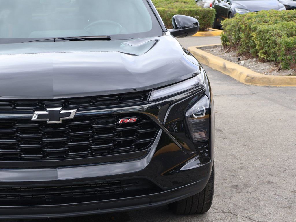 Used 2024 Chevrolet Trax RS w/ Sunroof Package image 16