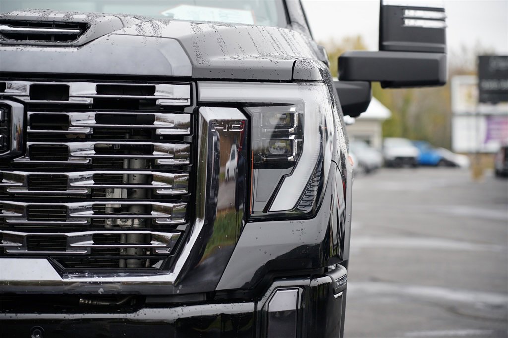 Used 2024 GMC Sierra 3500 Denali Ultimate image 9