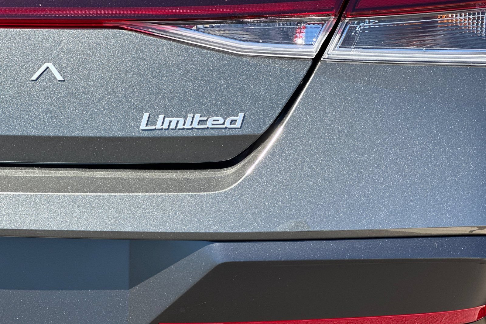 New 2026 Hyundai Elantra Limited FWD image 24