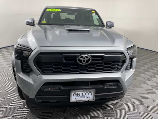 Used 2025 Toyota Tacoma TRD Sport AWD/4WD image 3