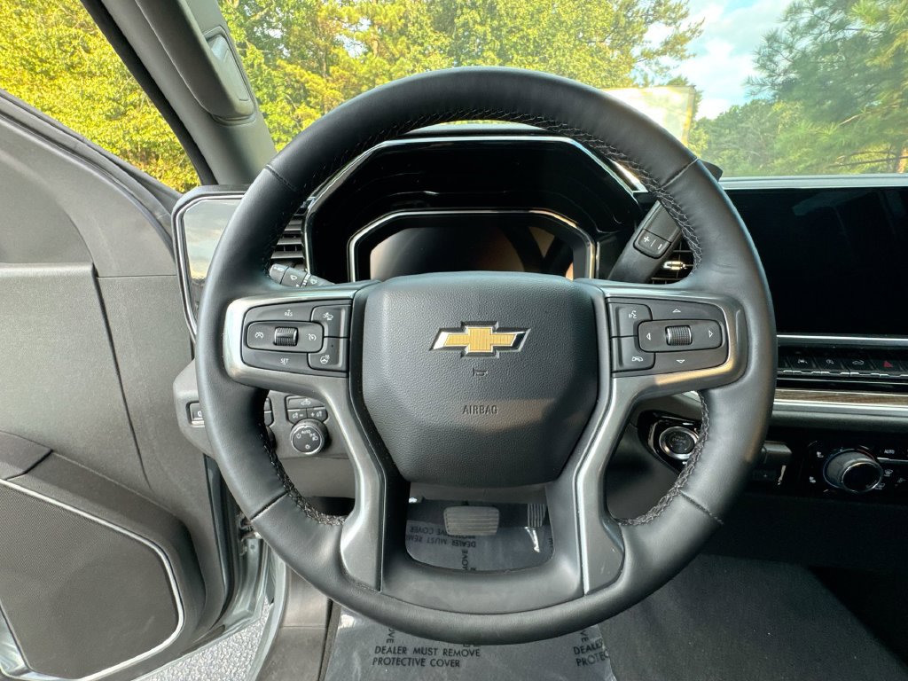 Used 2025 Chevrolet Silverado 1500 LT AWD/4WD image 16
