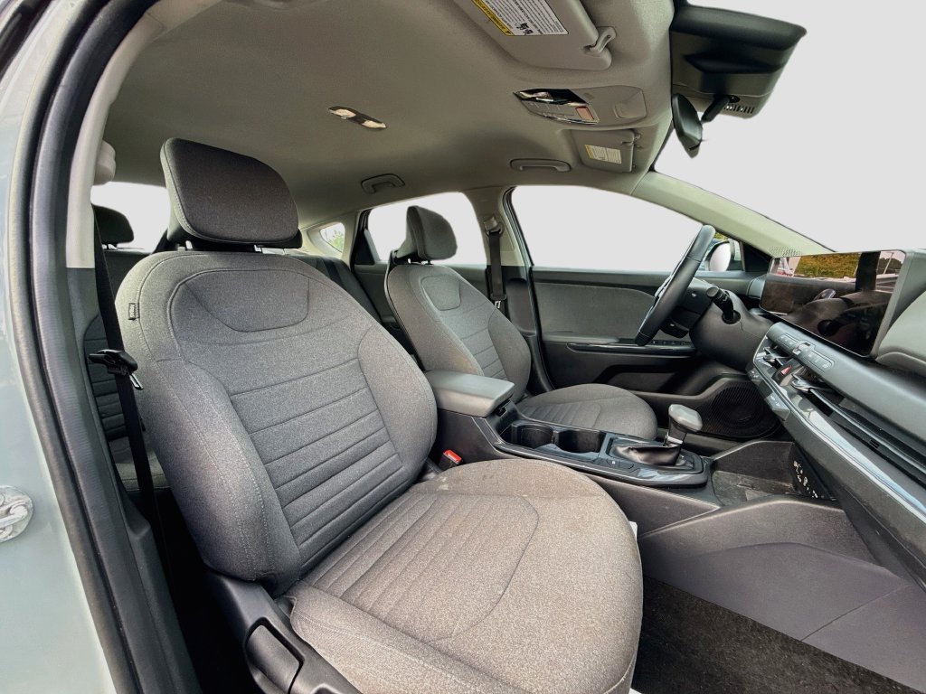 Used 2025 Kia K4 EX FWD image 35
