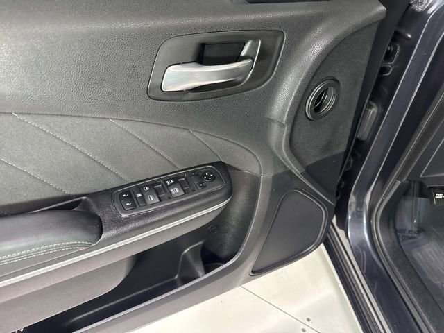 Used 2019 Dodge Charger SXT image 6