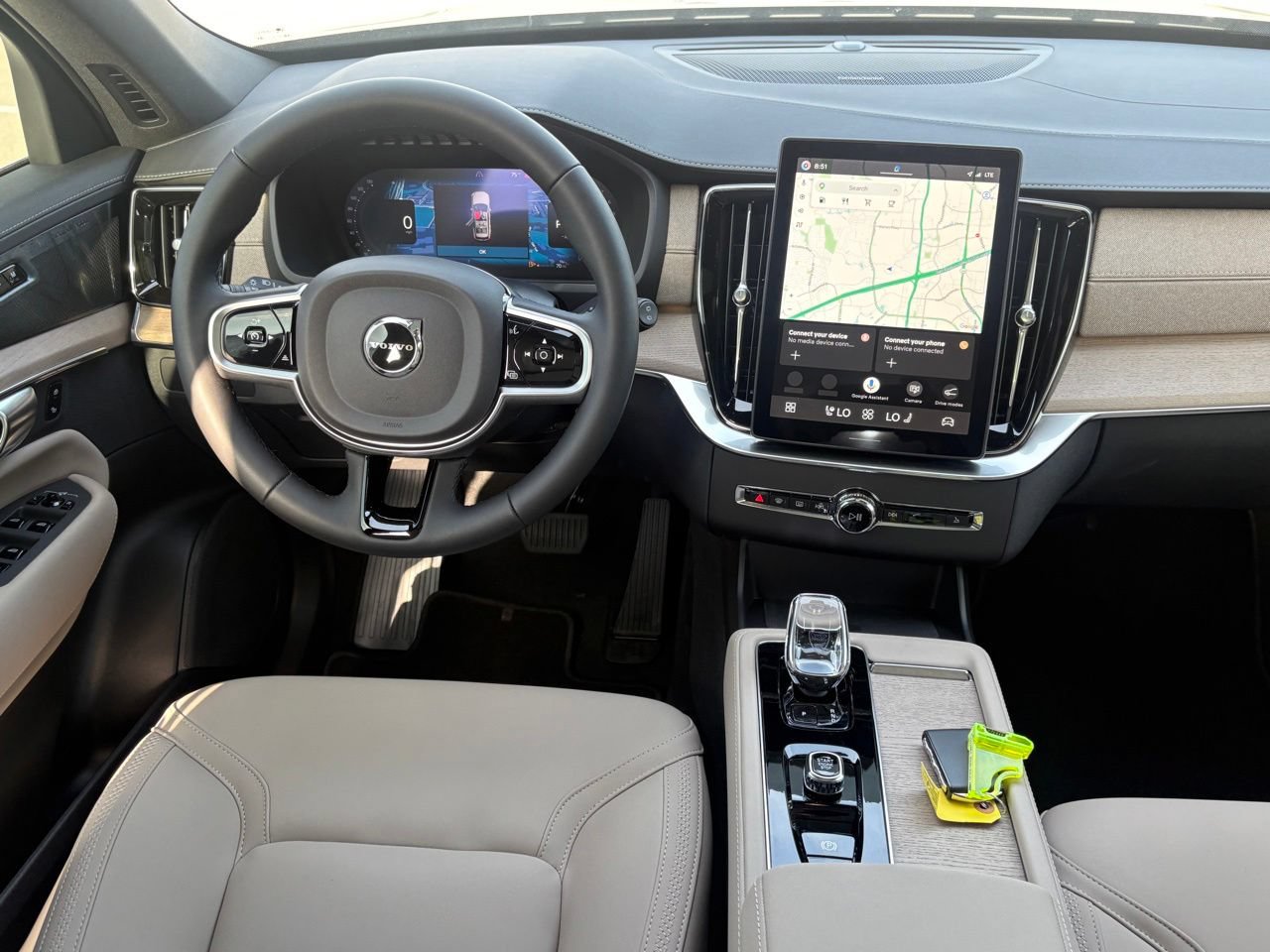 New 2026 Volvo XC90 B6 Plus w/ Protection Package Premier AWD/4WD image 11