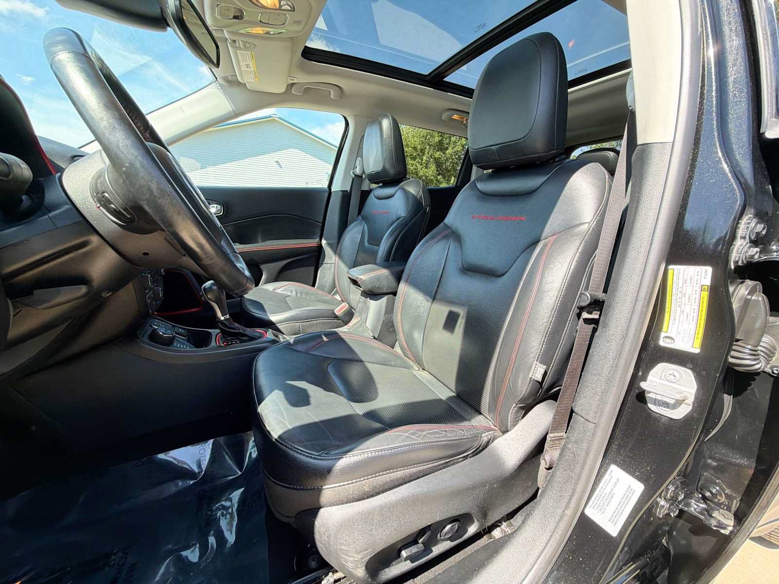Used 2017 Jeep Compass Trailhawk w/ Leather Interior Group AWD/4WD image 13
