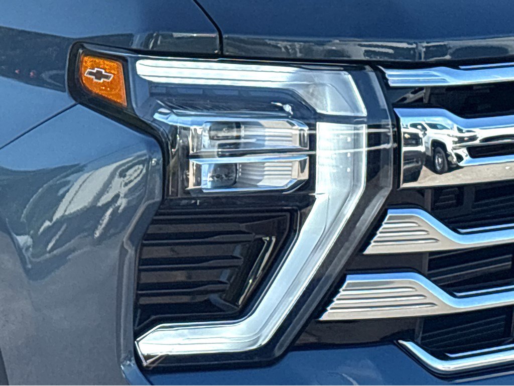 Used 2025 Chevrolet Silverado 2500 High Country w/ Technology Package image 17