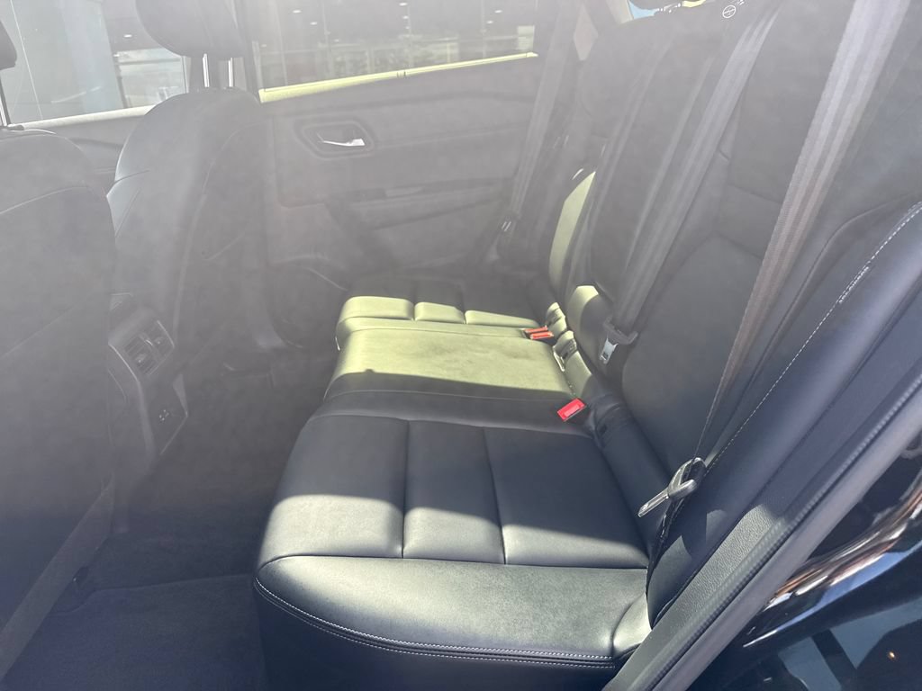 Used 2023 Nissan Rogue SV w/ SV Premium B Package FWD image 27