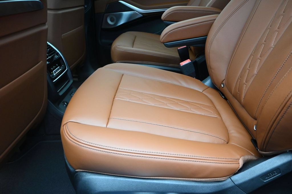 New 2027 BMW X7 M60i AWD/4WD image 16