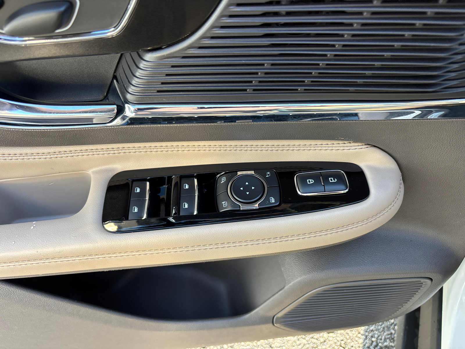 Certified 2022 Lincoln Corsair AWD w/ Premium Package image 13