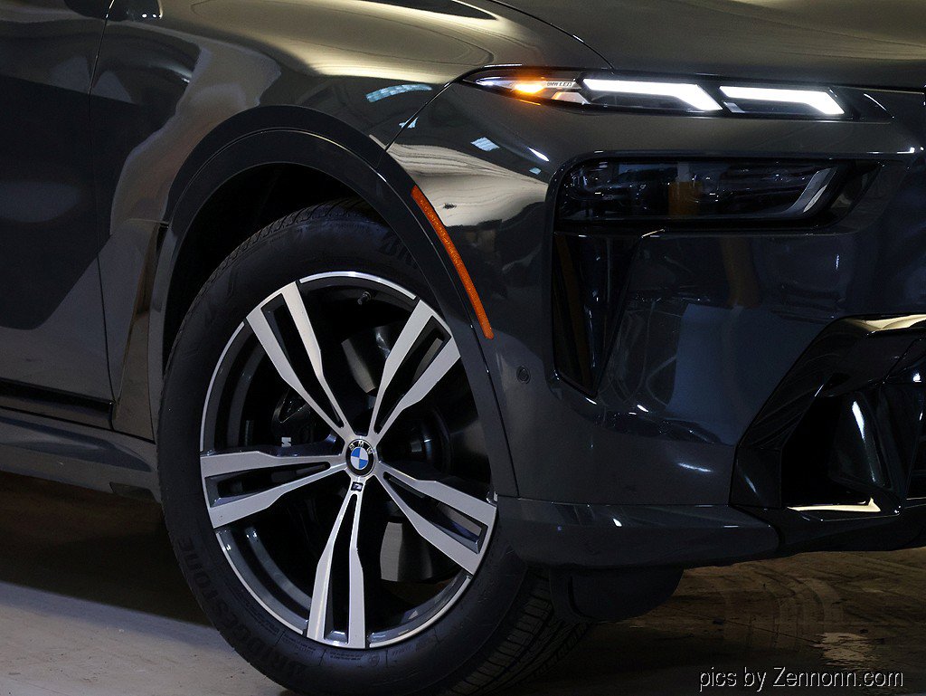 Used 2026 BMW X7 xDrive40i w/ M Sport Package AWD/4WD image 3