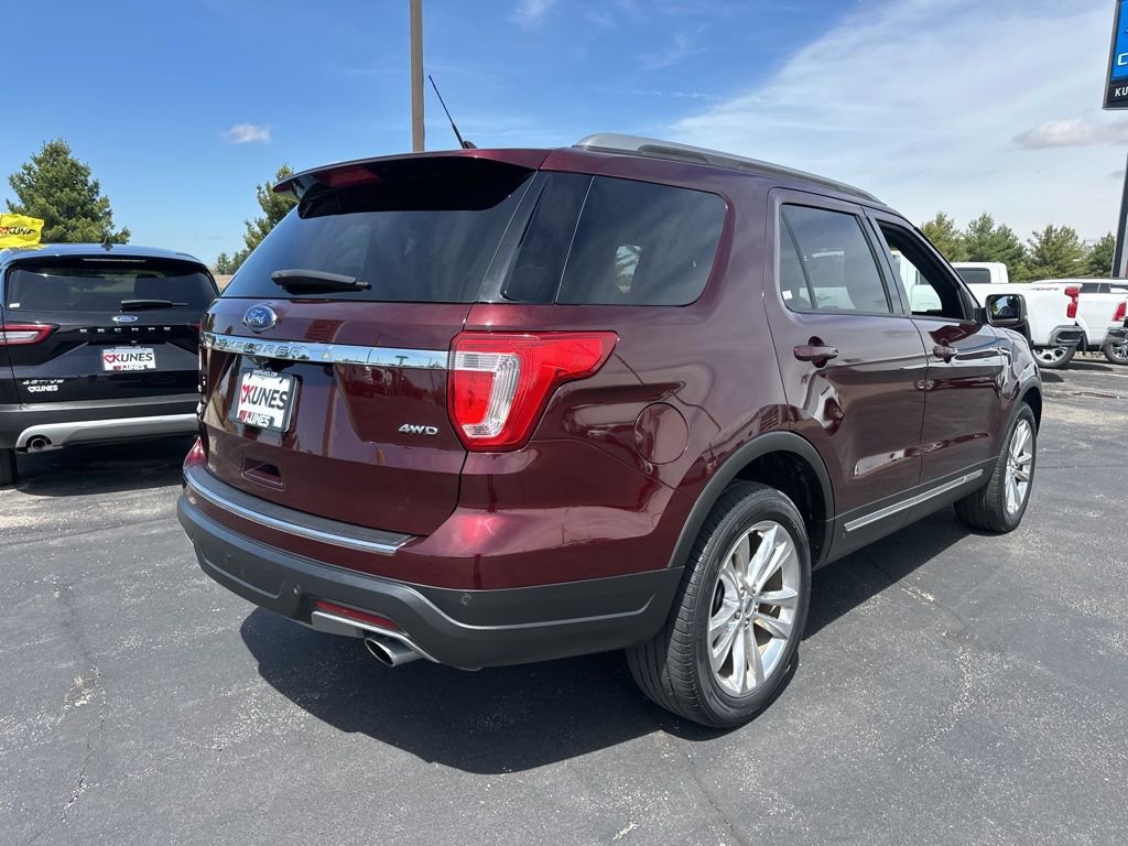 Used 2018 Ford Explorer XLT w/ Equipment Group 202A AWD/4WD image 10
