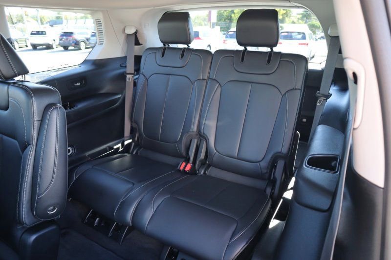 Used 2022 Jeep Grand Cherokee L Limited image 17