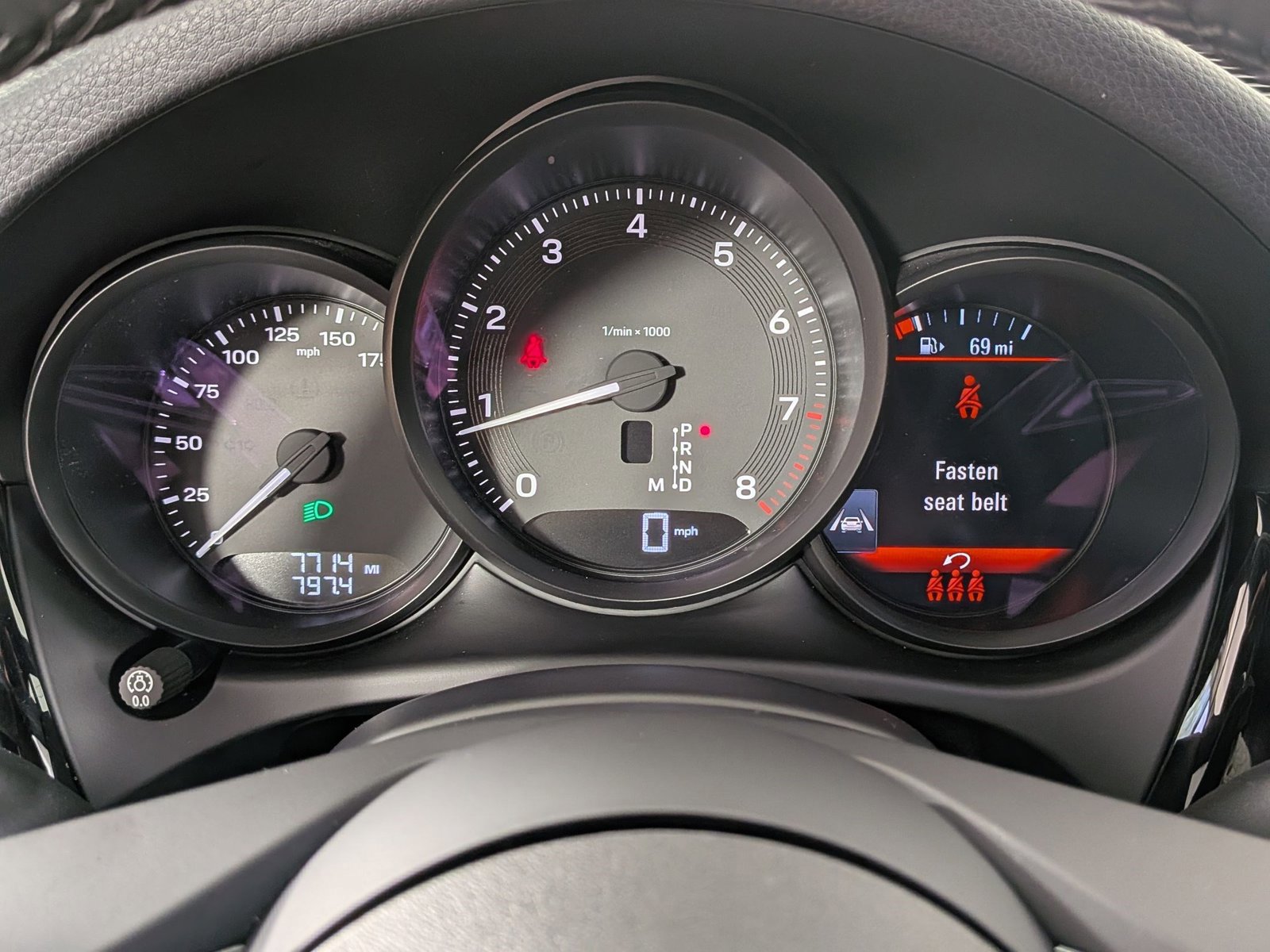 Certified 2025 Porsche Macan Turbo AWD/4WD image 16