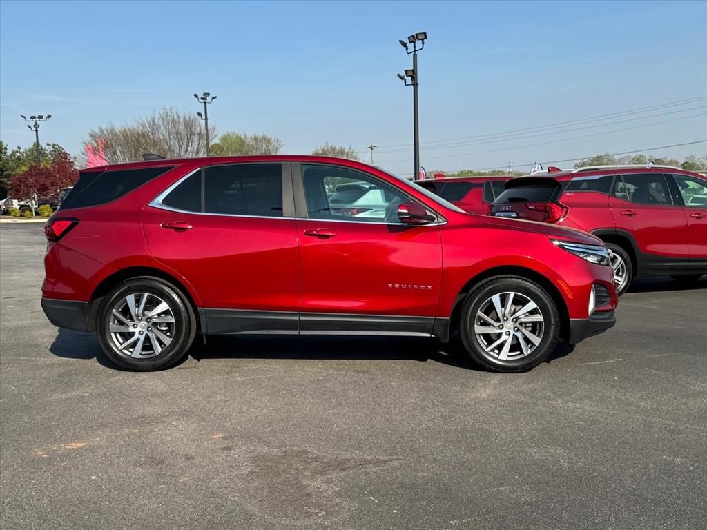 Used 2023 Chevrolet Equinox LT image 2
