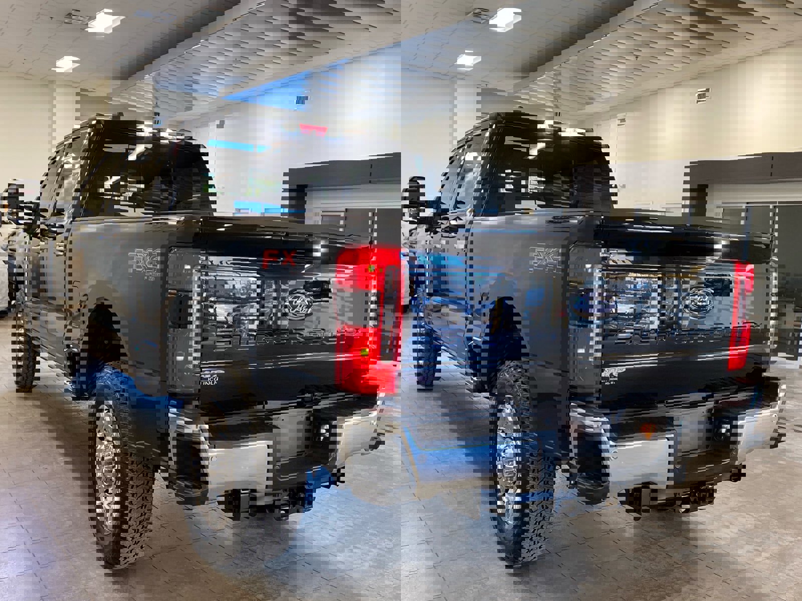 Certified 2025 Ford F350 Lariat w/ Lariat Ultimate Package image 5