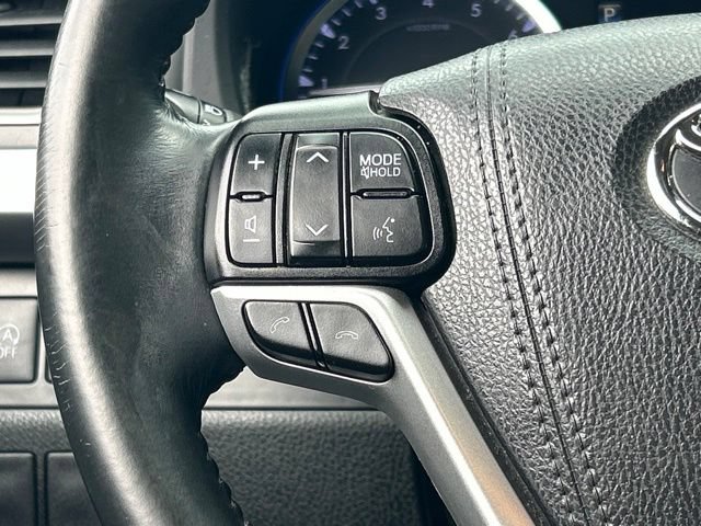Used 2019 Toyota Highlander XLE AWD/4WD image 40