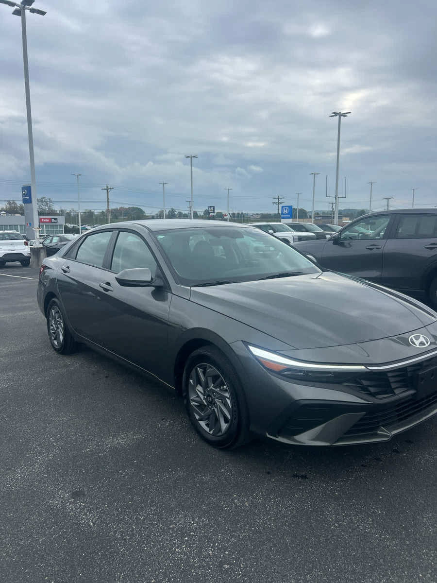 Used 2026 Hyundai Elantra Hybrid w/ Cargo Package FWD image 29