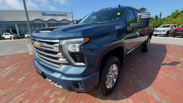 Used 2024 Chevrolet Silverado 2500 High Country w/ High Country Premium Package AWD/4WD image 5