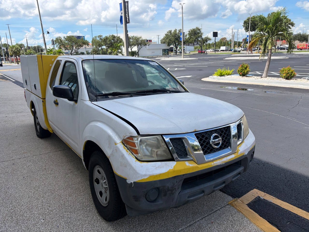 Used 2015 Nissan Frontier SV RWD image 3