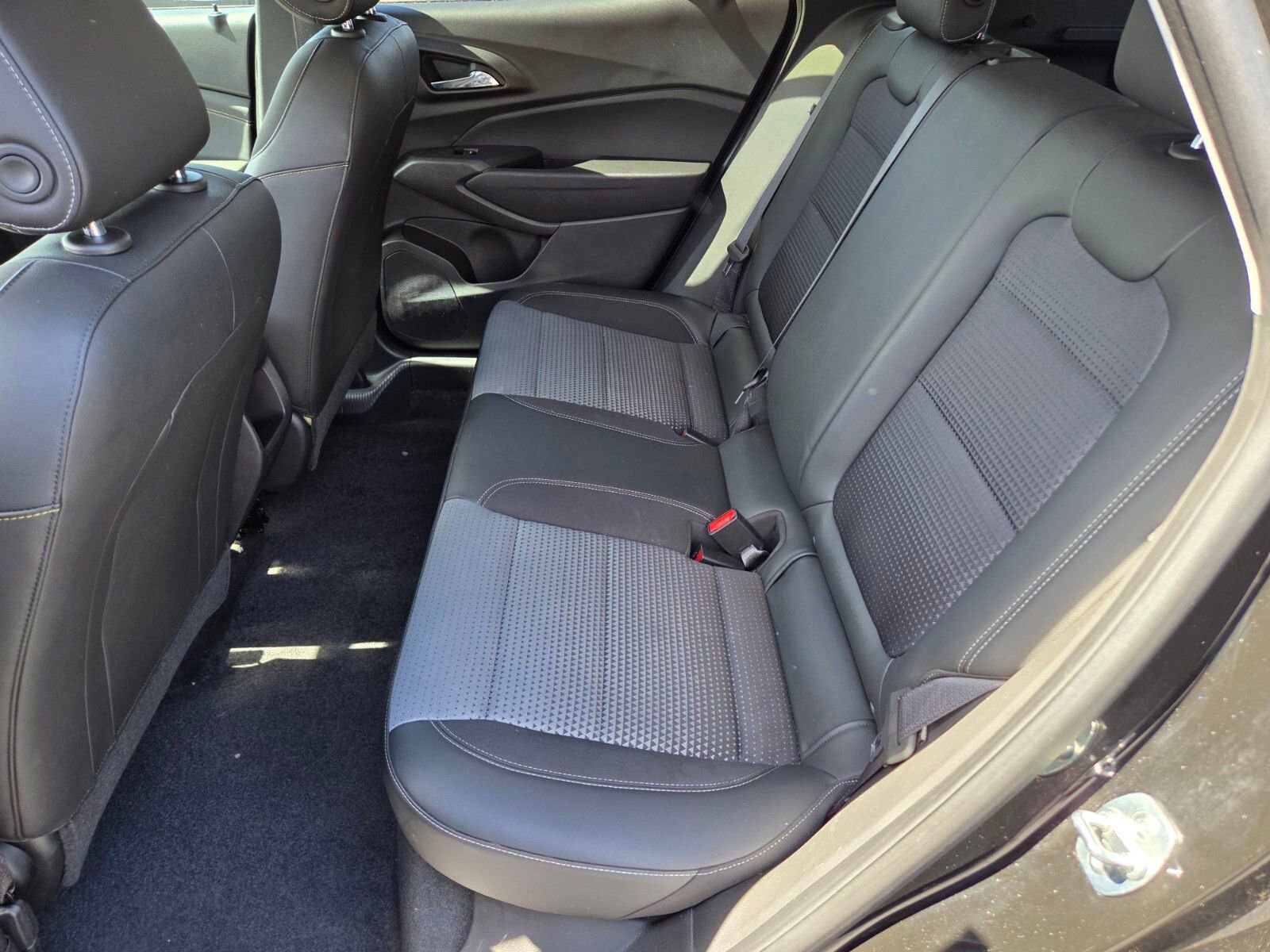 Used 2025 Chevrolet Trax LT FWD image 11